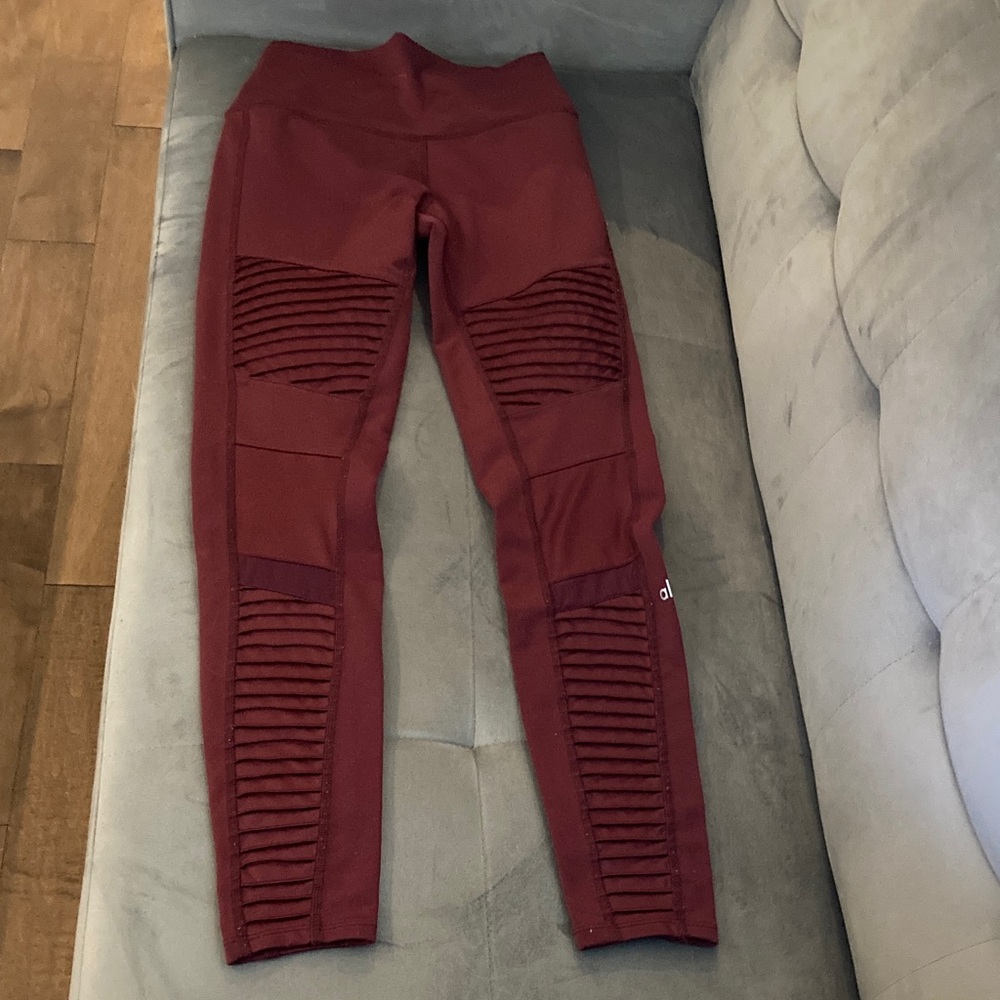 ALO Yoga Ribbed Panel Leggings in Burgundy